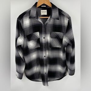 Abercrombie & Fitch women’s black plaid flannel oversized button front shacket M